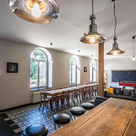 La Petite Ecole Nyaraló