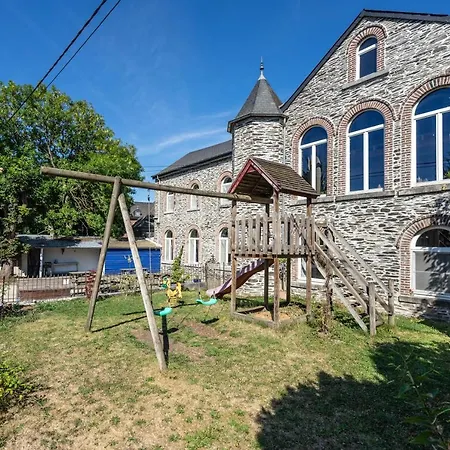 La Petite Ecole Nyaraló *